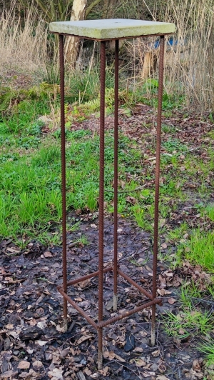 Art Sanctuary - Socle large (30 * 30 * 100 cm)(Rusty iron)